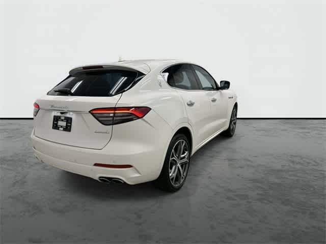 Thumbnail: 2023 Maserati Levante - 3