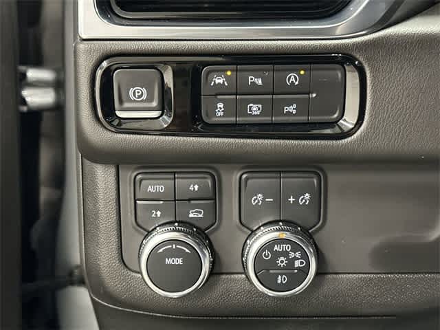 Thumbnail: 2025 GMC Yukon XL - 19