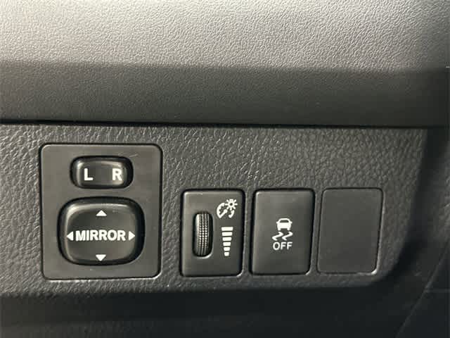 Thumbnail: 2015 Toyota RAV4 - 19