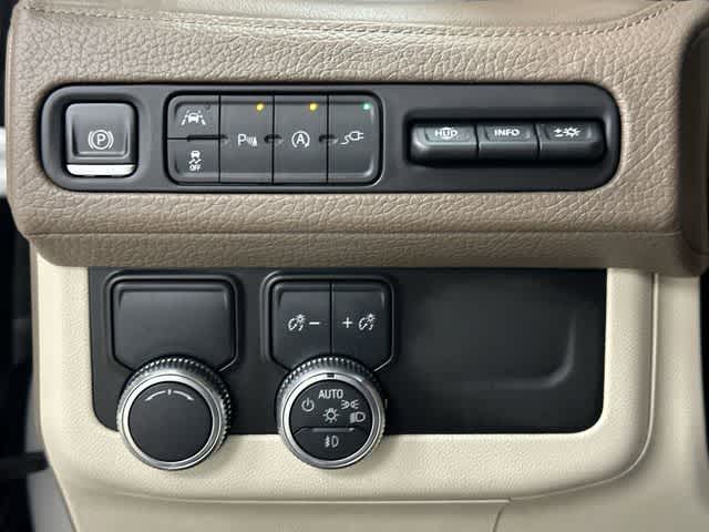 Thumbnail: 2021 GMC Yukon XL - 18