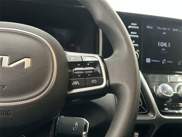 Thumbnail: 2023 Kia Sorento - 18