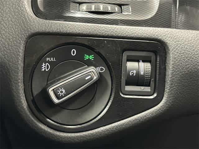 Thumbnail: 2016 Volkswagen Golf - 19