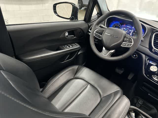 Thumbnail: 2025 Chrysler Pacifica - 12