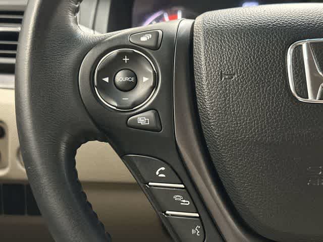 Thumbnail: 2017 Honda Pilot - 17