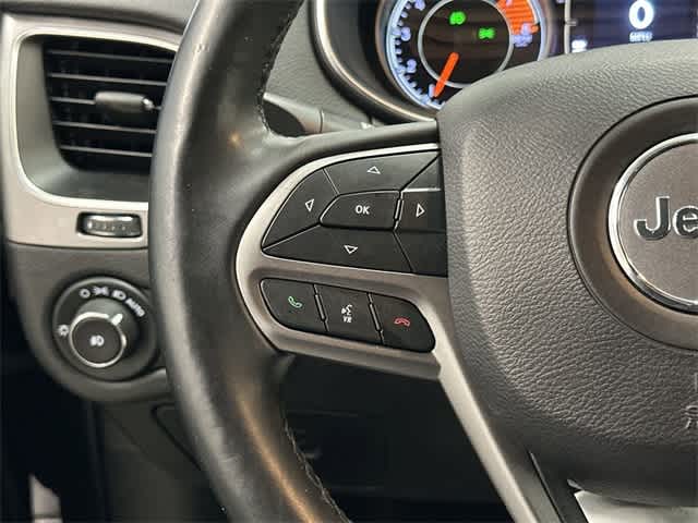 Thumbnail: 2019 Jeep Cherokee - 17