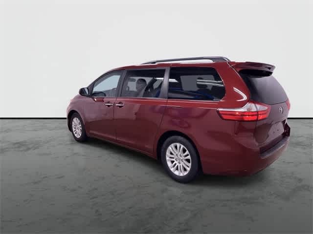 Thumbnail: 2015 Toyota Sienna - 9