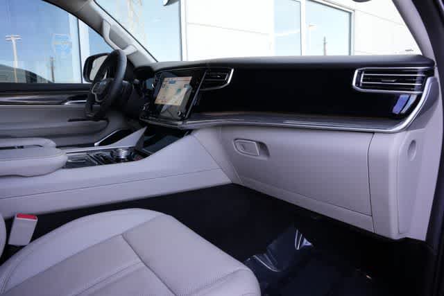 Thumbnail: 2022 Jeep Wagoneer - 22