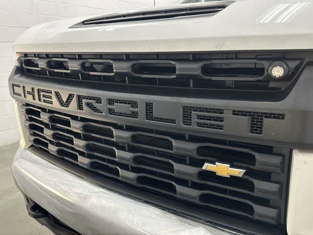 Thumbnail: 2021 Chevrolet Silverado 3500 - 28