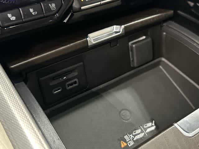 Thumbnail: 2021 GMC Yukon XL - 25