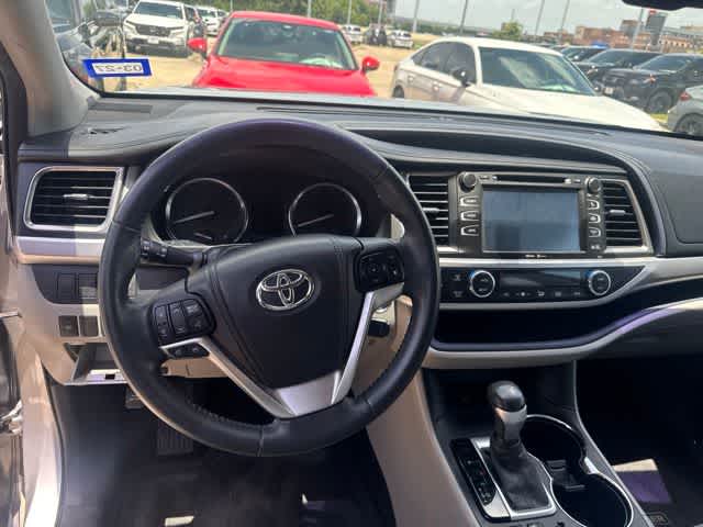 Thumbnail: 2014 Toyota Highlander - 5