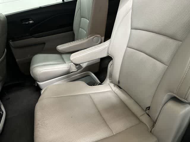 Thumbnail: 2019 Honda Pilot - 11