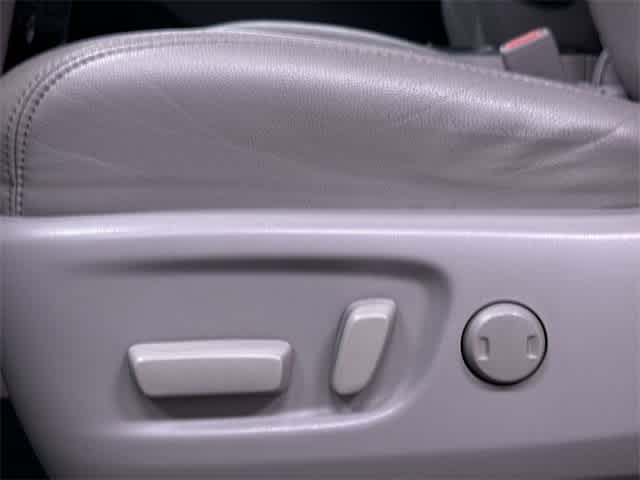 Thumbnail: 2015 Toyota Sienna - 26