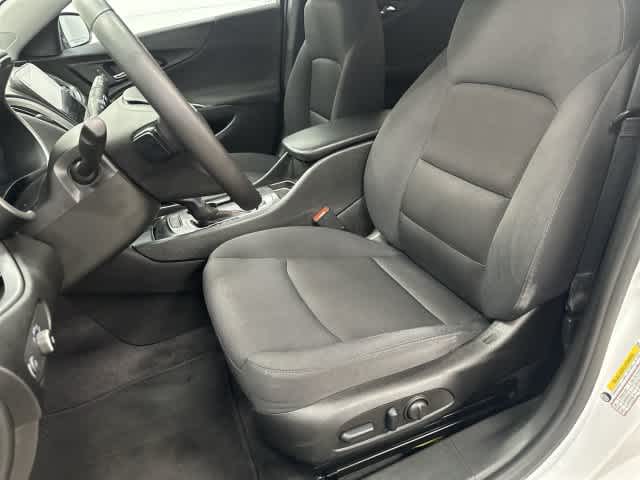 1G1ZG5ST6NF209487