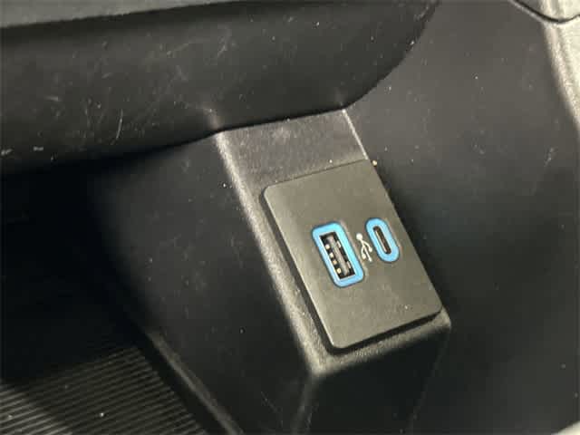 Thumbnail: 2022 Ford Edge - 25