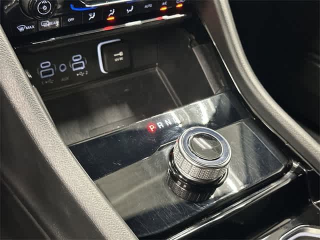 Thumbnail: 2023 Jeep Grand Cherokee - 22