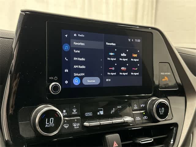 Thumbnail: 2023 Toyota Highlander - 21