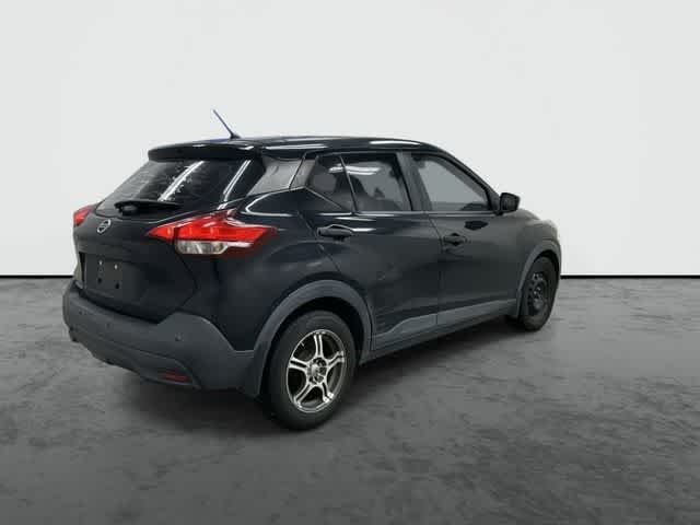 Thumbnail: 2020 Nissan Kicks - 3
