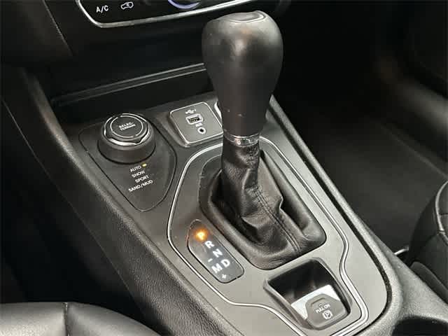 Thumbnail: 2019 Jeep Cherokee - 24