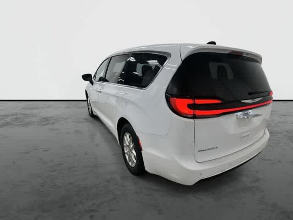 Used 2025 Chrysler Pacifica Select Van Passenger Van