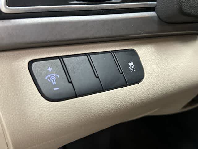 Thumbnail: 2017 Hyundai Elantra - 19