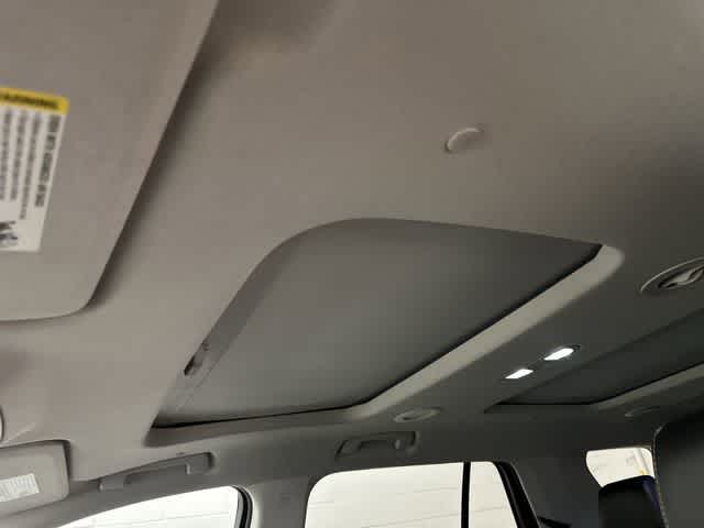 Thumbnail: 2019 Chevrolet Traverse - 27