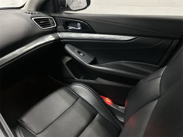 2021 Nissan Maxima SV 13