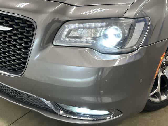 Thumbnail: 2018 Chrysler 300 - 32