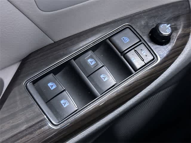 Thumbnail: 2015 Toyota Sienna - 20