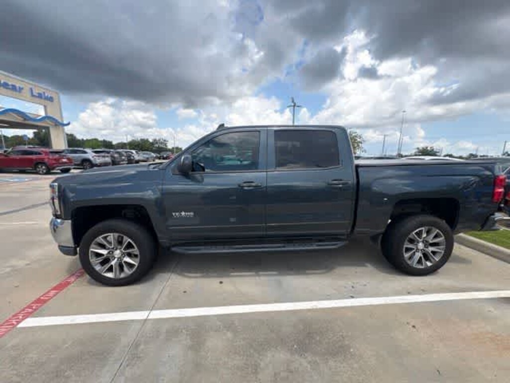 Used 2017 Chevrolet Silverado 1500 LT w/1LT Truck Crew Cab