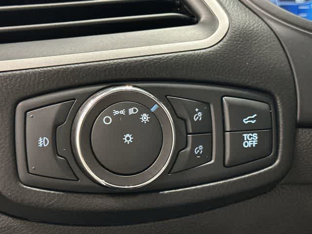 Thumbnail: 2022 Ford Edge - 19