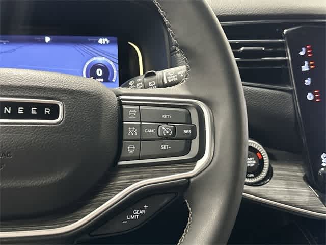 Thumbnail: 2023 Jeep Wagoneer - 18