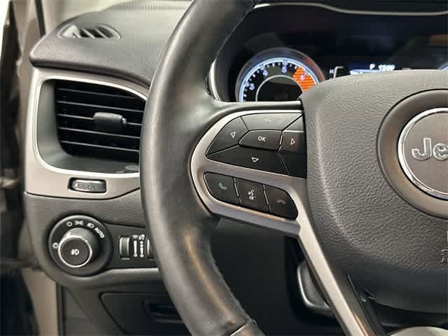 Thumbnail: 2019 Jeep Cherokee - 17