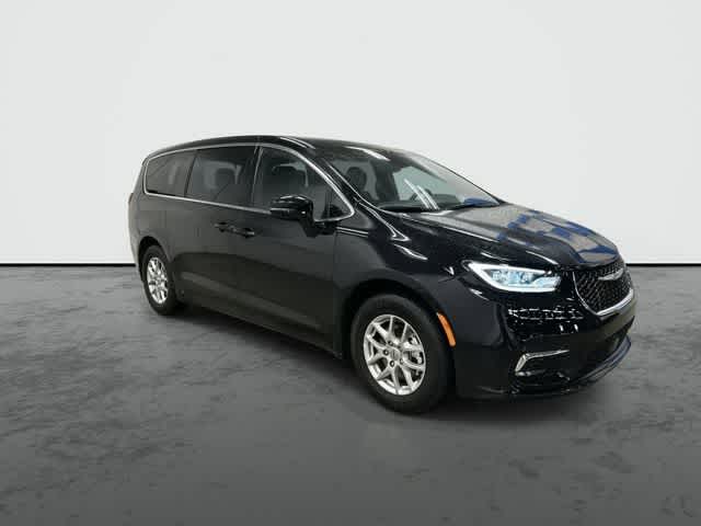 Thumbnail: 2025 Chrysler Pacifica - 5