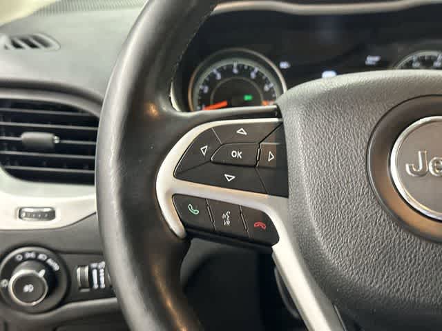 Thumbnail: 2015 Jeep Cherokee - 17