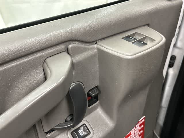 Thumbnail: 2018 GMC Savana - 20