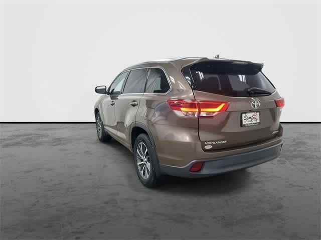 2017 Toyota Highlander XLE photo 2