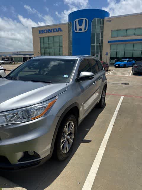 Thumbnail: 2014 Toyota Highlander - 1