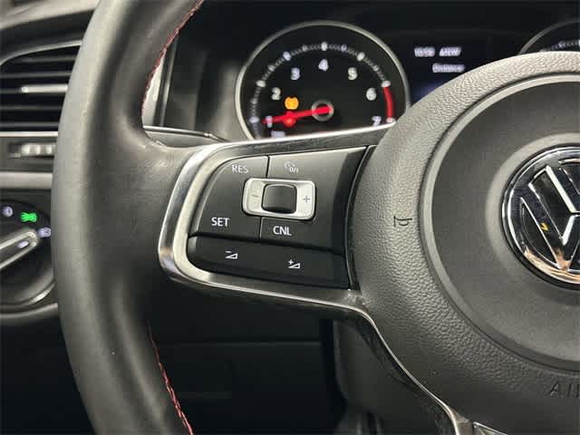 Thumbnail: 2016 Volkswagen Golf - 17