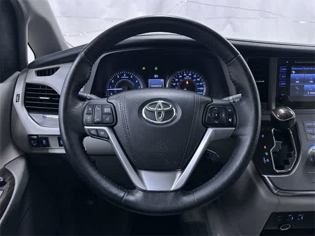 Thumbnail: 2015 Toyota Sienna - 15