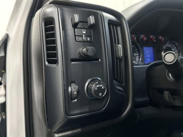 Thumbnail: 2018 Chevrolet Silverado 2500 - 19