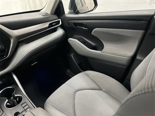 Thumbnail: 2023 Toyota Highlander - 12