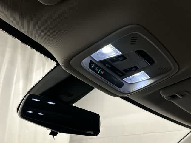 Thumbnail: 2019 Chevrolet Traverse - 21