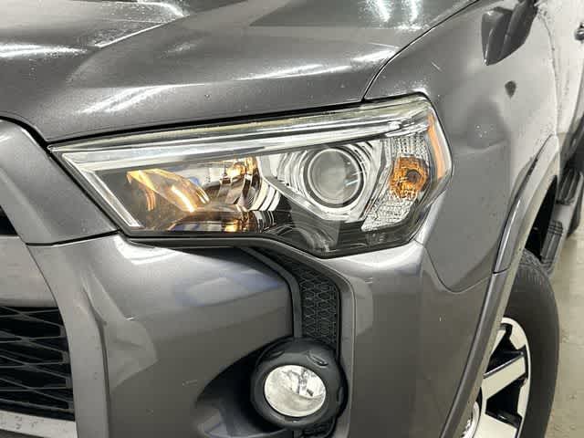 Thumbnail: 2018 Toyota 4Runner - 32