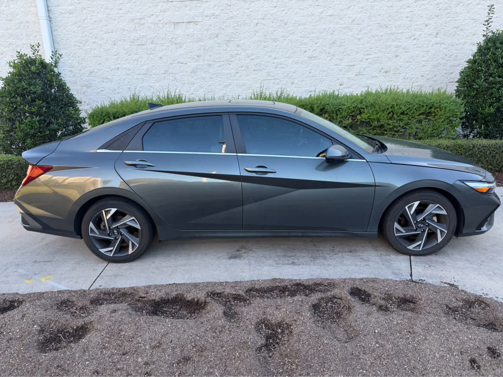Used 2024 Hyundai Elantra Limited Sedan