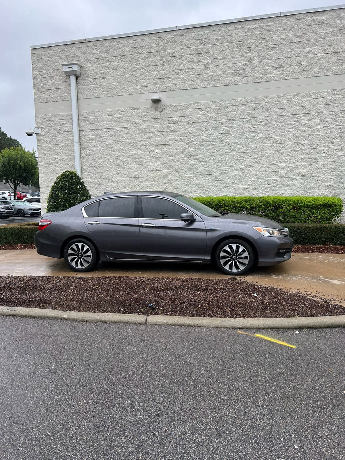 2017 Honda Accord Hybrid EX-L photo 3