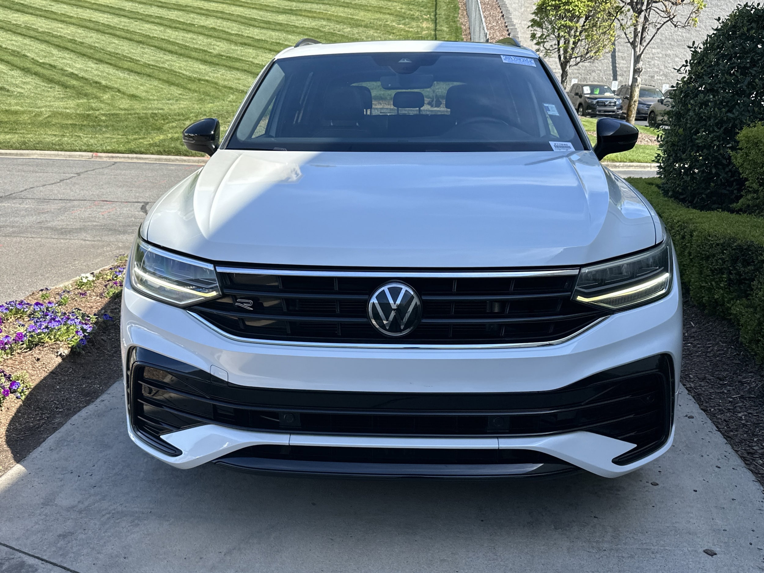 2022 Volkswagen Tiguan SE R-Line Black photo 2
