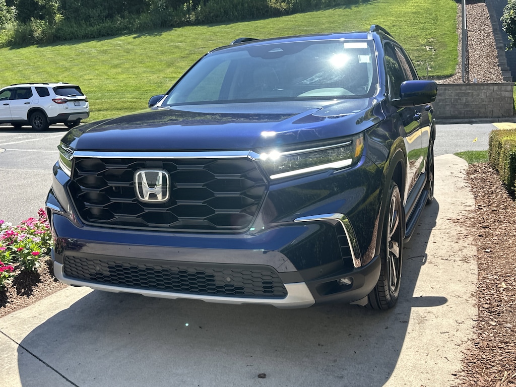 Certified 2025 Honda Pilot Touring SUV