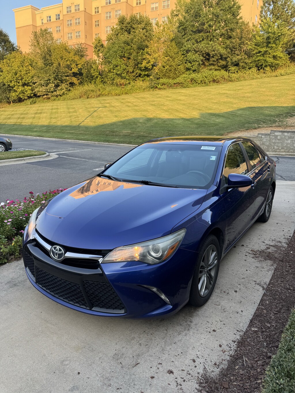 Used 2015 Toyota Camry SE Sedan