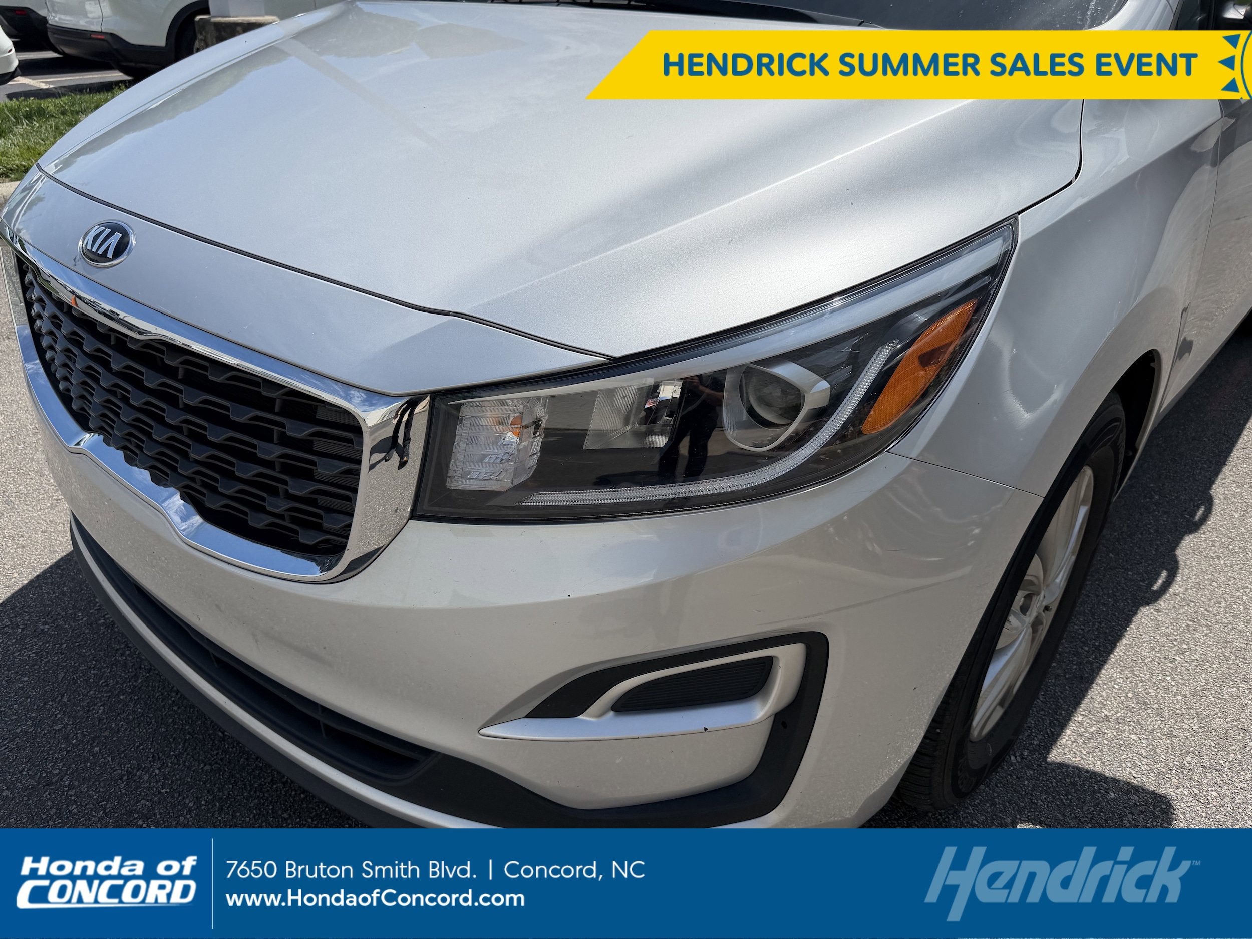 2020 Kia Sedona LX's photo