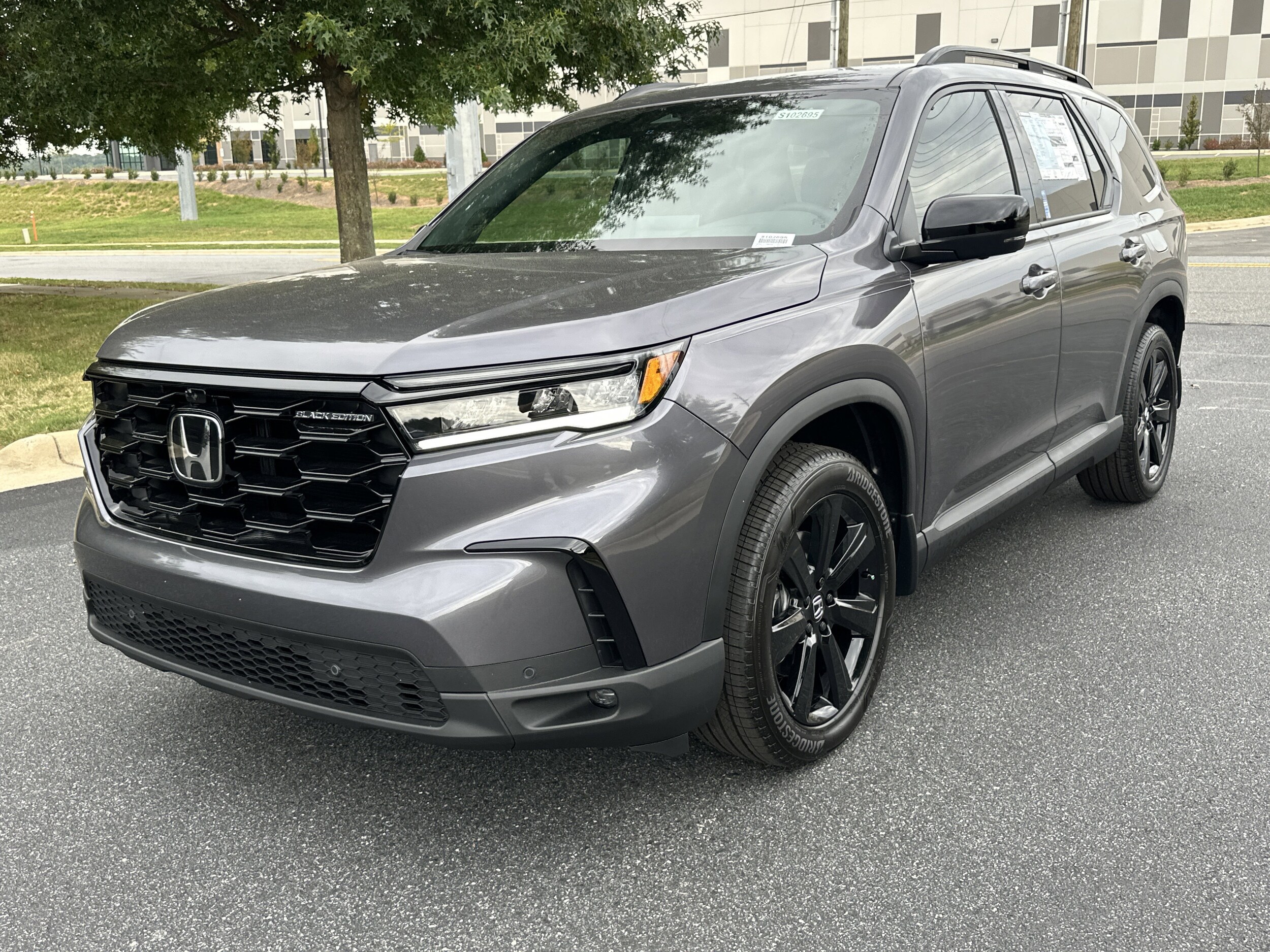 2025 Honda Pilot Black Edition photo 2